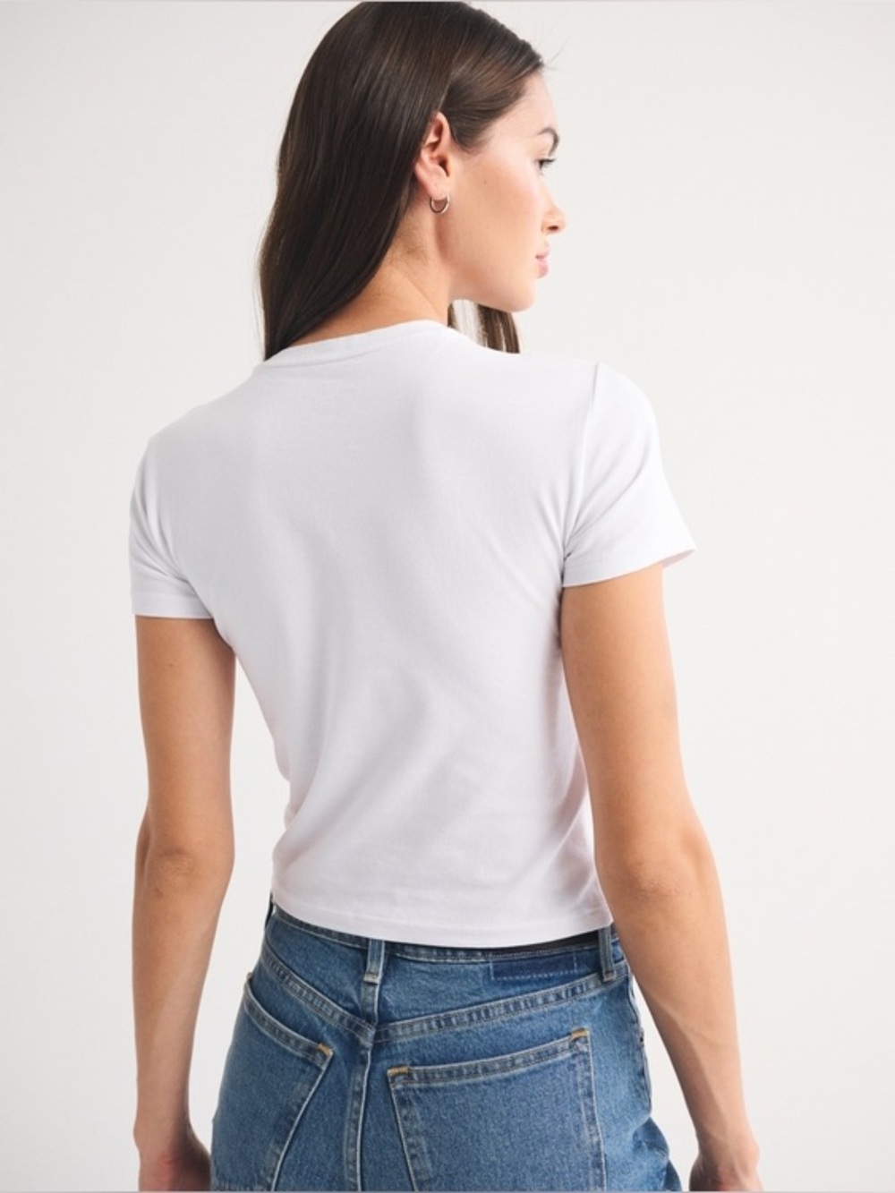 Abercrombie & Fitch Essential Baby Tee in White Slim Crewneck Tee Size Medium - Picture 2 of 8